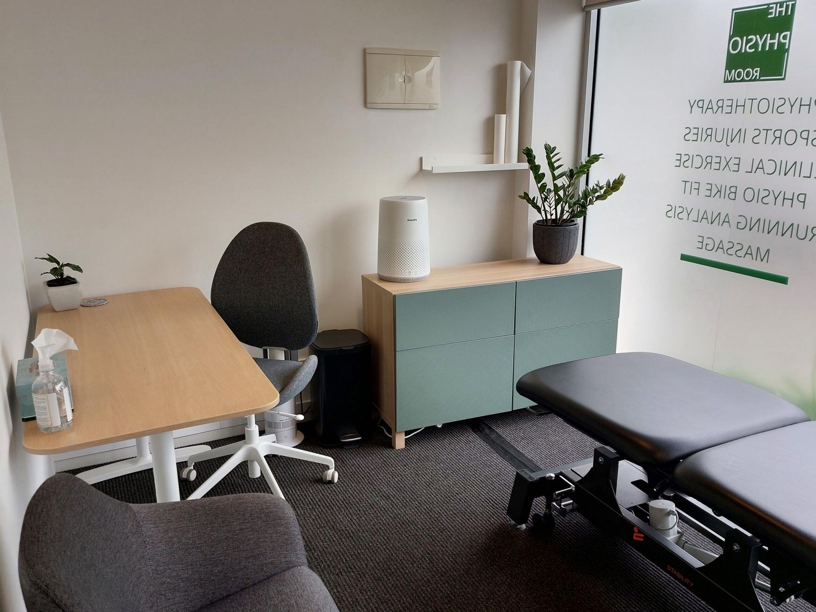 A private treatment room, Small Street